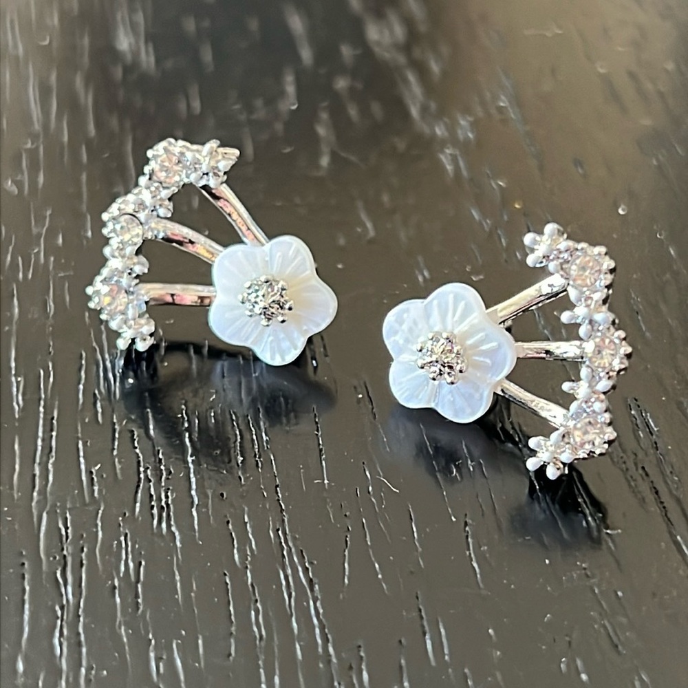 Flower ear jacket earrings-NWT